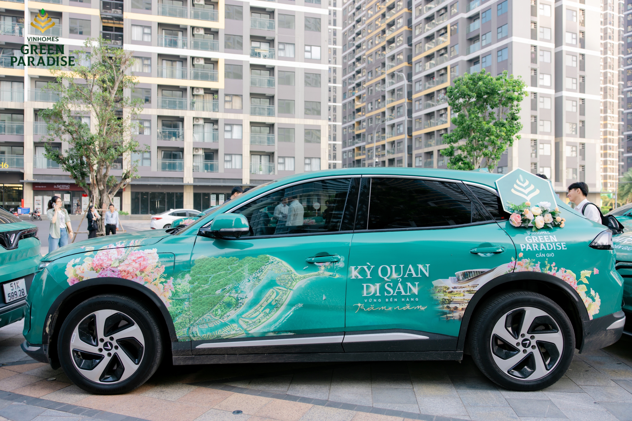 Hình ảnh đoàn xe Roadshow di chuyển qua các tuyến đường tại TPHCM sáng ngày 8/3/2026